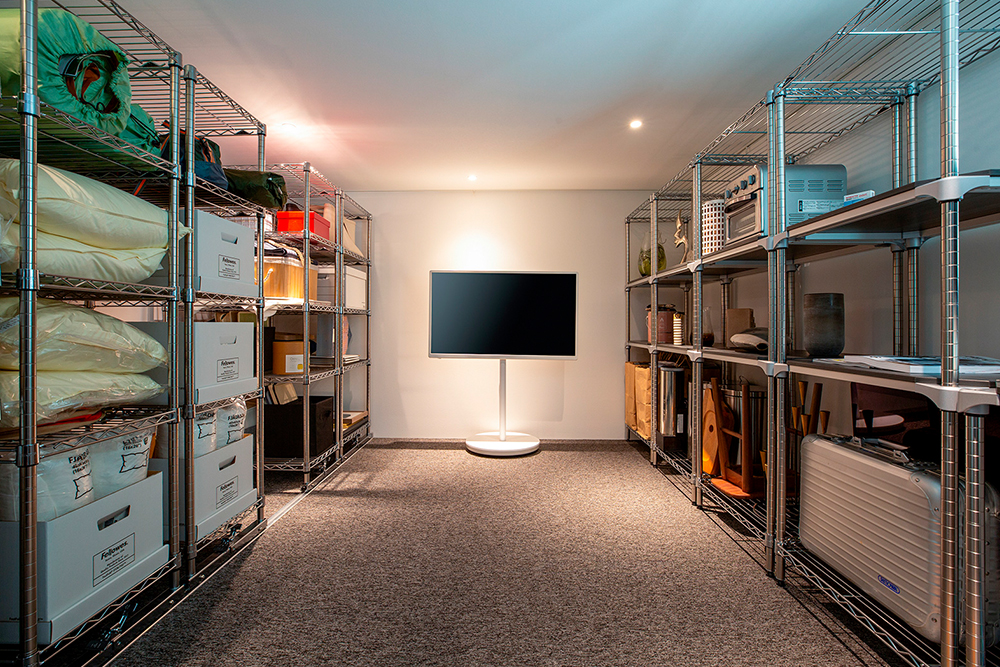 備品の管理に移動ストレージユニットを活用した事例