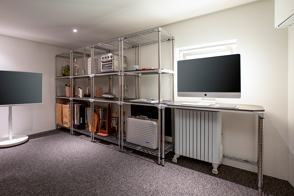 備品の管理に移動ストレージユニットを活用した事例