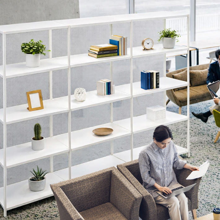 ベーシックシリーズ フラットシェルフ用パーティションスクリーン 背面・全面用 シェルフ間口900mm／ポール1,900mmサイズ ライトグレー